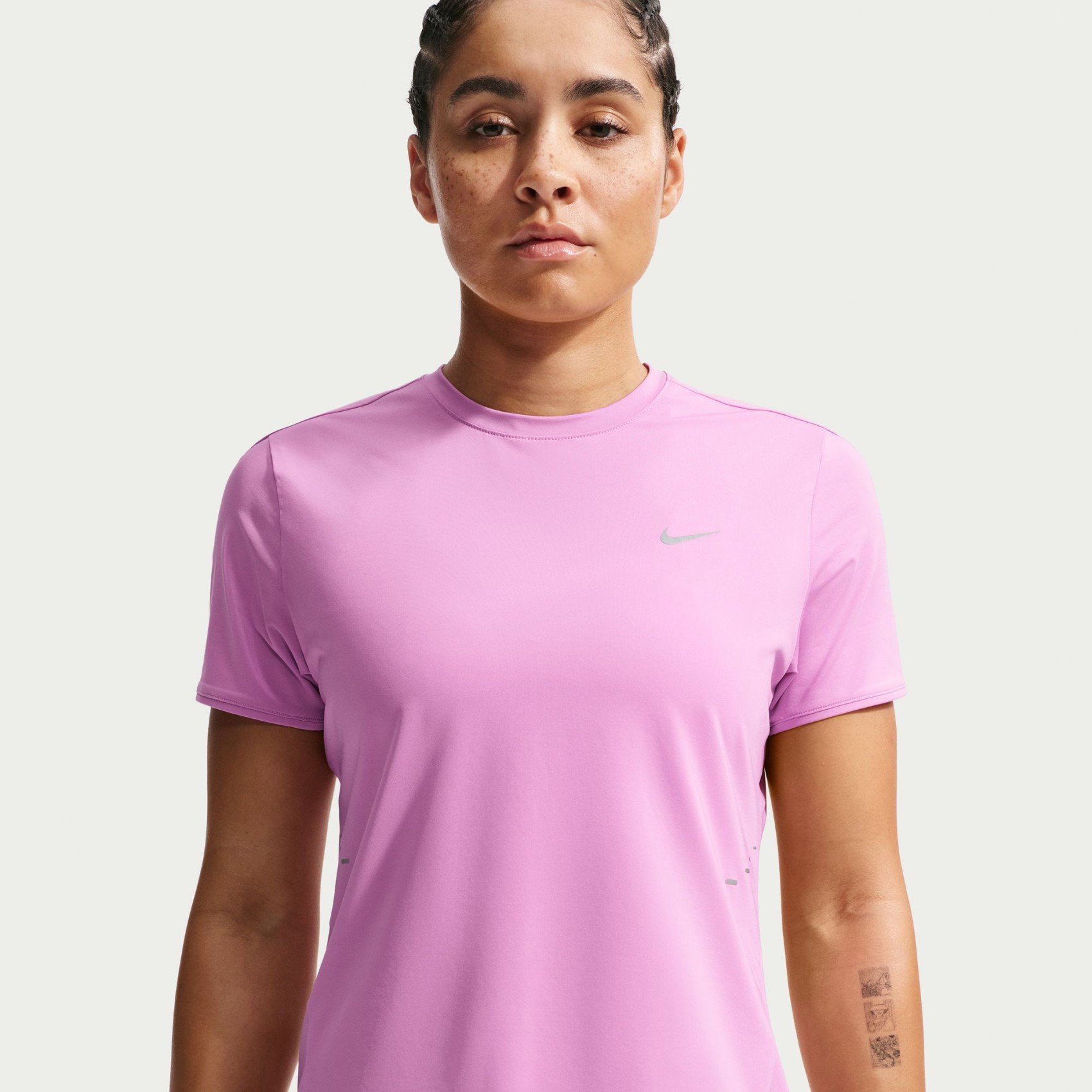 NIKE - Swift Dri-FIT Ss Top Kadın Tişört