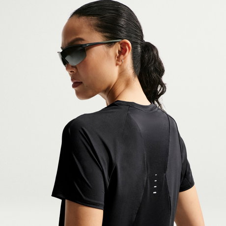 NIKE - Swift Dri-FIT Top Ss Kadın Siyah Tişört (1)