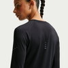 NIKE - Swift Dri-FIT UV LS Crew Kadın Siyah Sweatshirt (1)