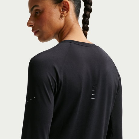 NIKE - Swift Dri-FIT UV LS Crew Kadın Siyah Sweatshirt (1)