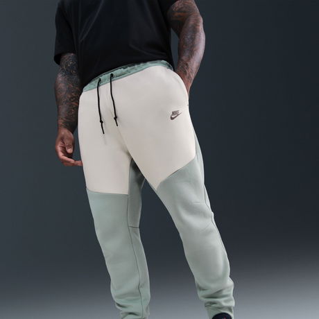 NIKE - Tech Fleece Jogger Erkek Eşofman Altı (1)