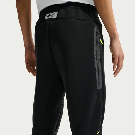 NIKE - Tech Fleece Jogger Erkek Siyah Eşofman Altı (1)