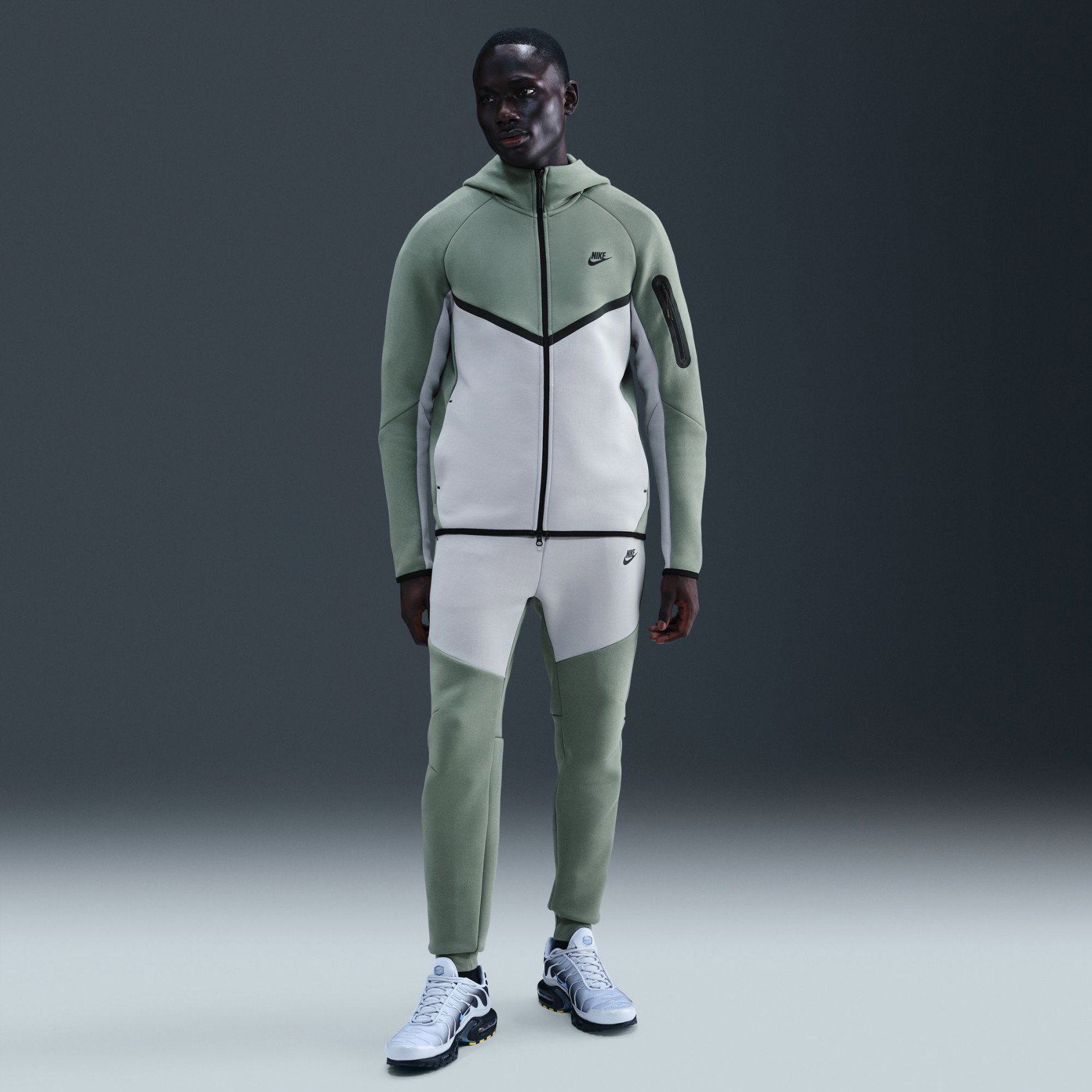 NIKE - Tech Fleece Jogger Erkek Yeşil Eşofman Altı
