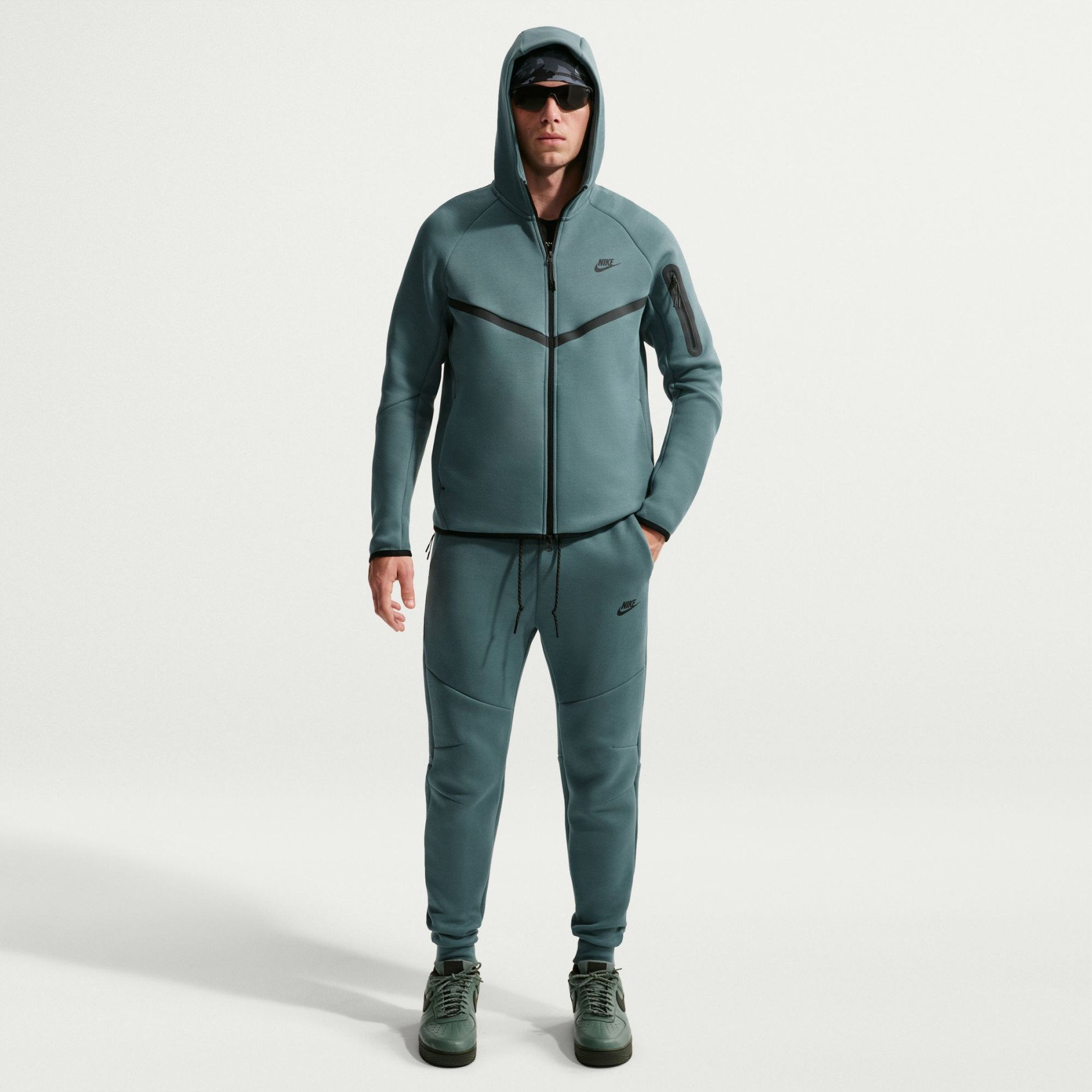 NIKE - Tech Fleece Jogger Erkek Yeşil Eşofman Altı
