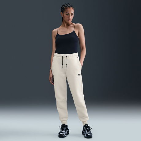 NIKE - Tech Fleece MR Jogger 2 Kadın Eşofman Altı