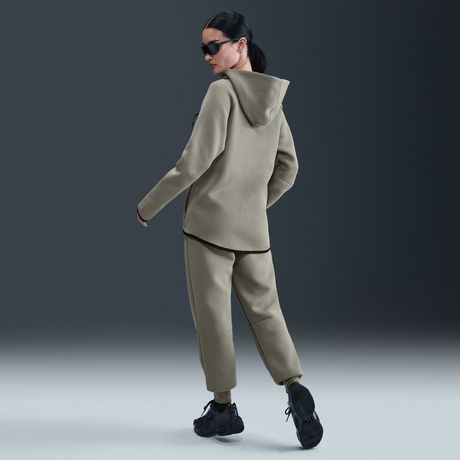 NIKE - Tech Fleece MR Jogger 2 Kadın Eşofman Altı (1)