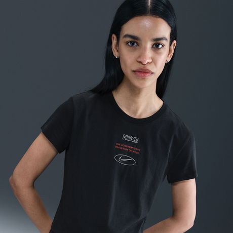NIKE - Tee Classics+ Kadın Siyah Tişört