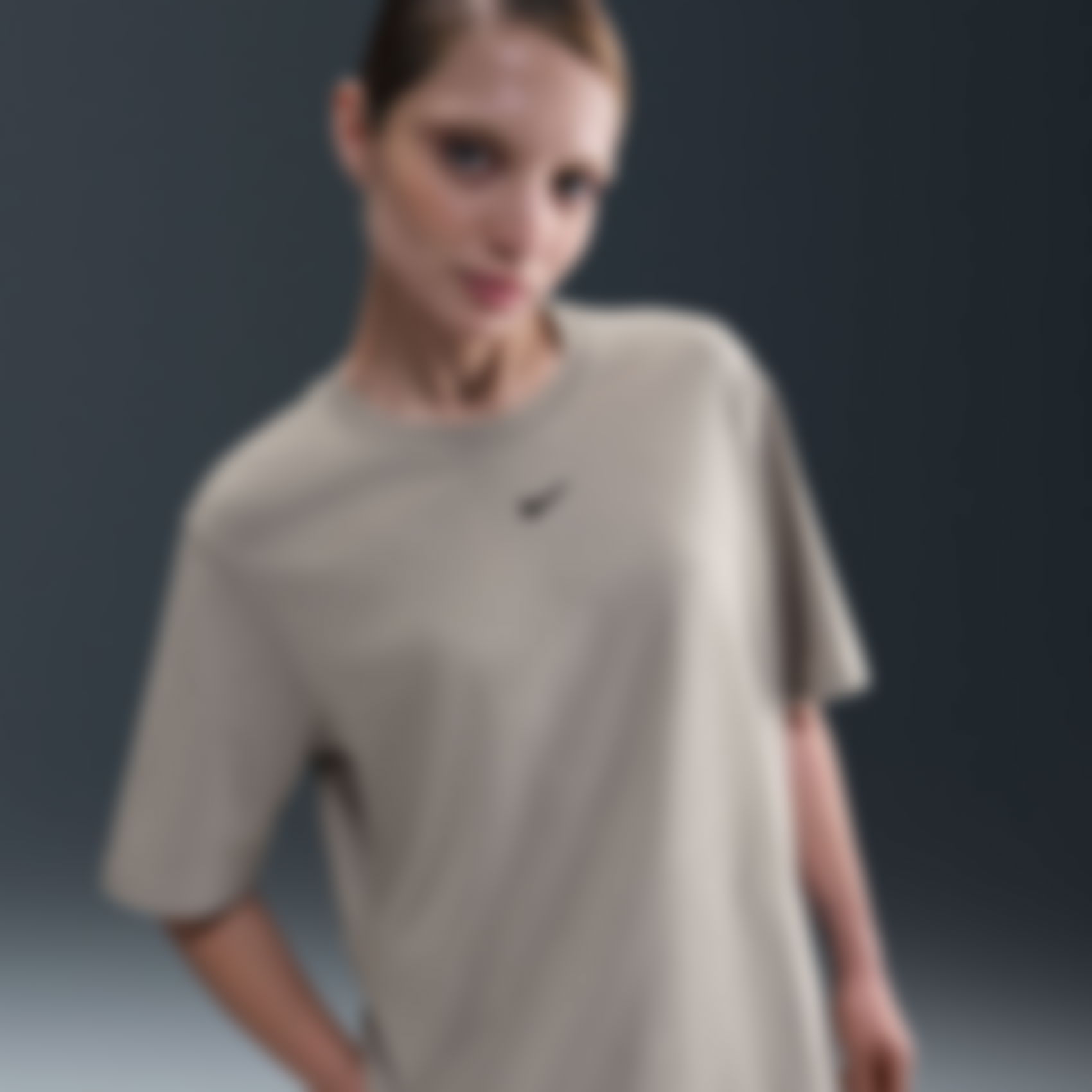 NIKE - Tee Essentials Kadın Bej Tişört