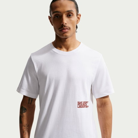NIKE - Tee Std Celebrate Futura Erkek Beyaz Tişört (1)