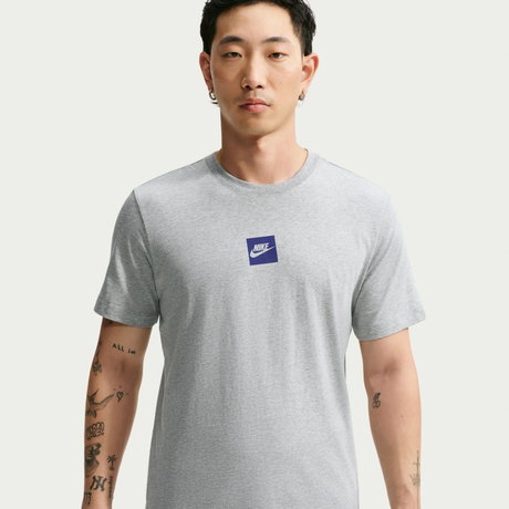 NIKE - Tee Std Club Futura Box Erkek Gri Tişört
