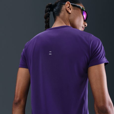 NIKE - Tempo Dri-FIT SS Top Kadın Tişört (1)