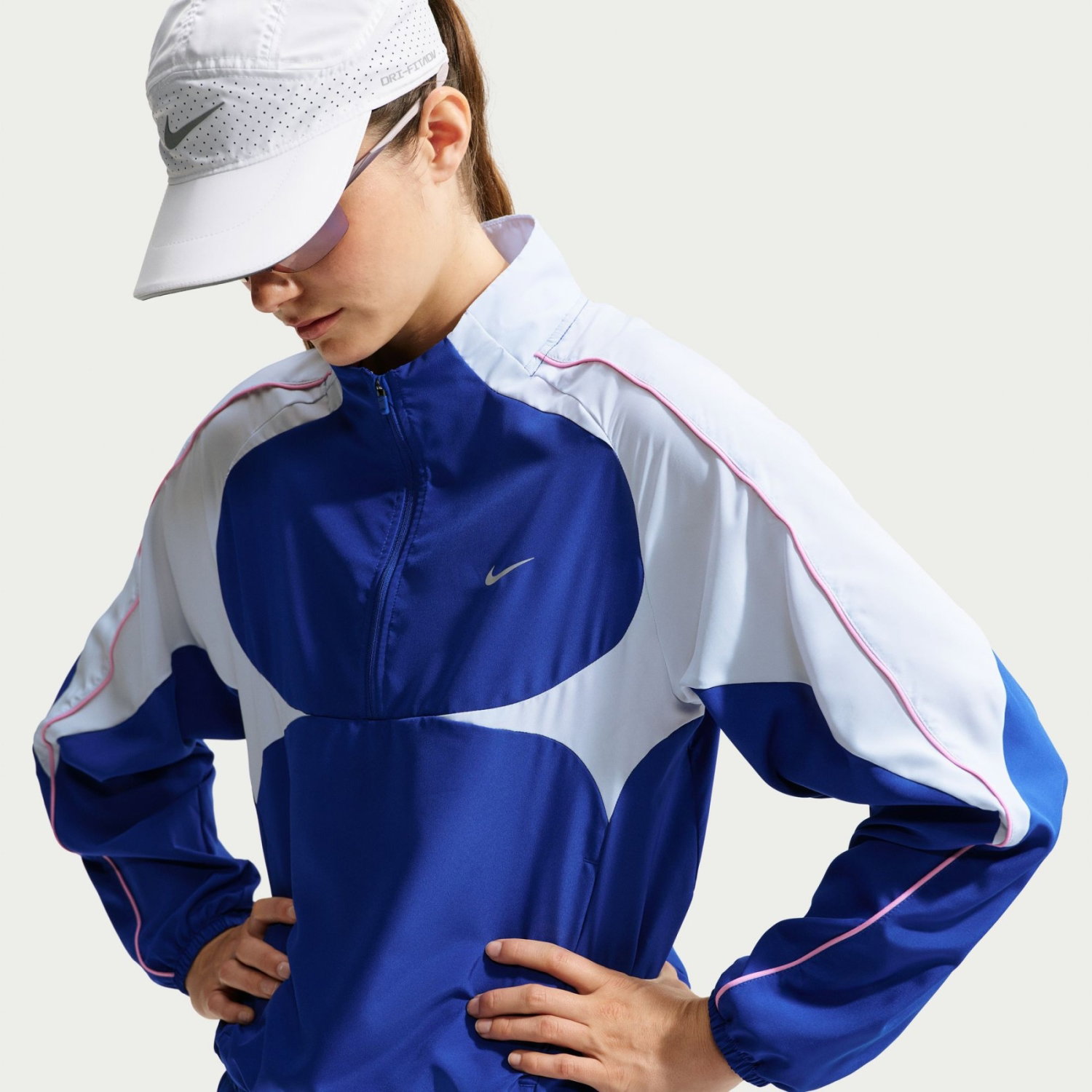 Женская куртка Nike Tempo Swoosh Dri-FIT
