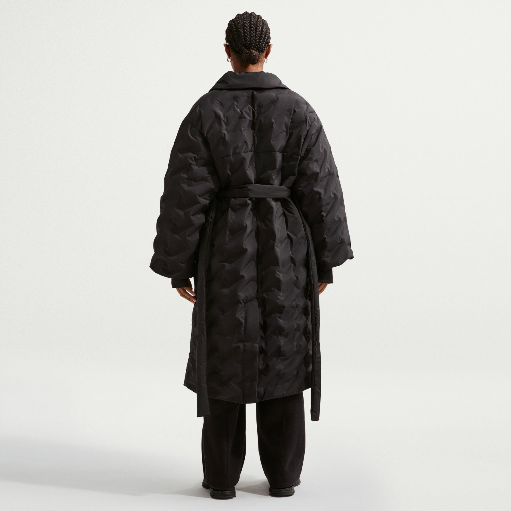 Nike Therma-FIT Swoosh Series Oversized Down Kadın Siyah Trençkot