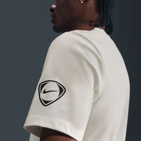 NIKE - Total 90 Tee Erkek Bej Tişört (1)