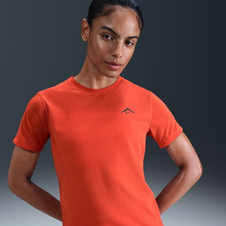 NIKE - Trail Dri-FIT SS Top Kadın Kırmızı Tişört (1)