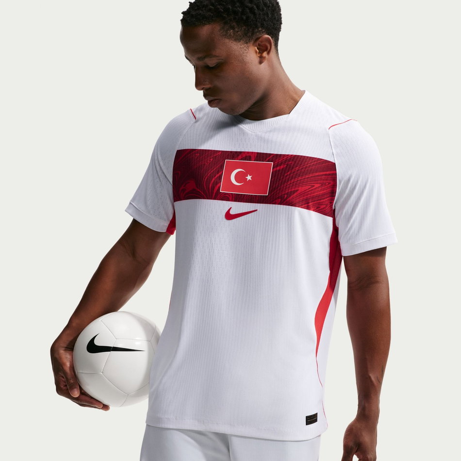 Türkiye Milli Takımı 2026 İç Saha Erkek Forma