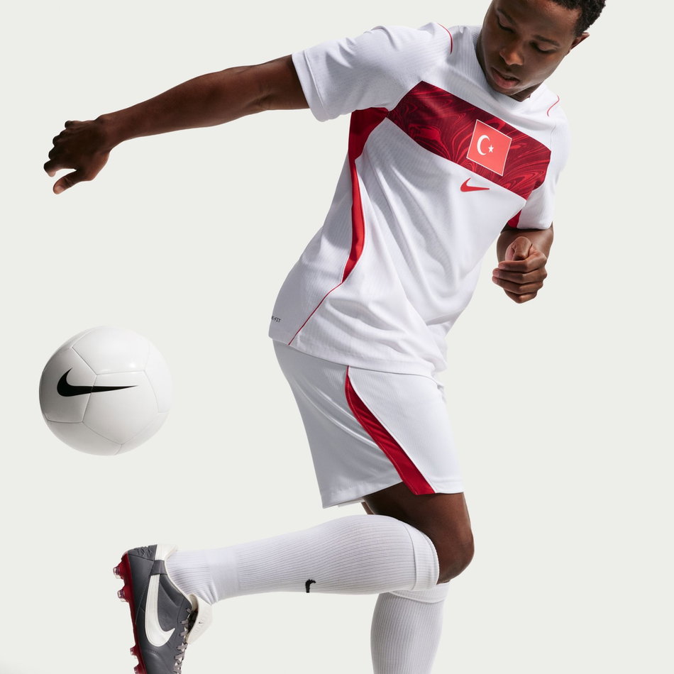 Türkiye Milli Takımı 2026 İç Saha Erkek Forma