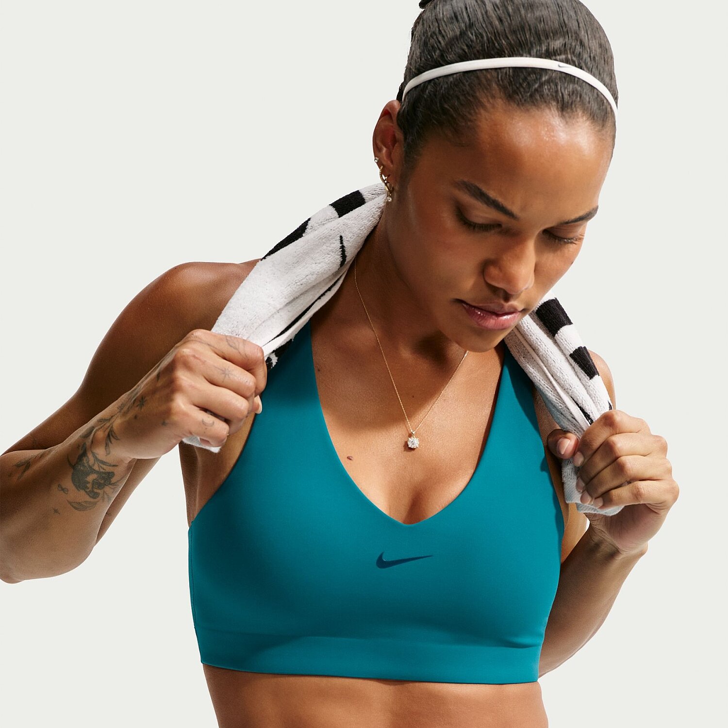 Женский спортивный бра Nike Universa Dri-FIT Ms Bra Sporcu Sütyeni