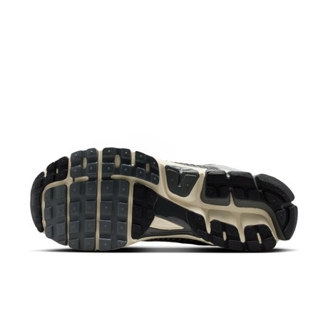 NIKE - Vomero 5 Erkek Gri Sneaker Ayakkabı (1)