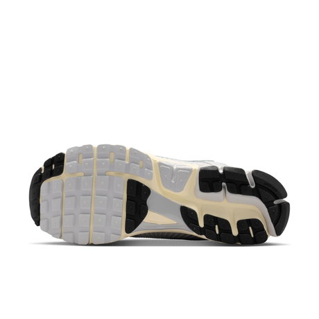 NIKE - Vomero 5 Metallic Silver Erkek Sneaker Ayakkabı (1)