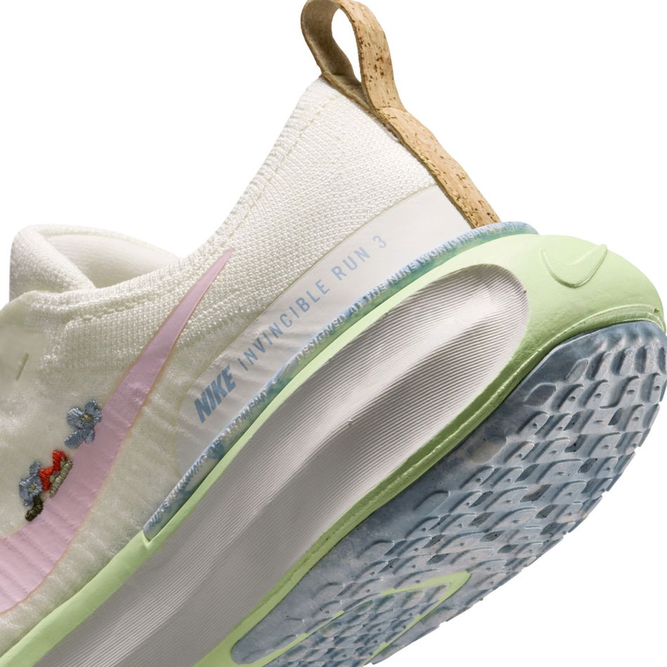 ZoomX Invincible Run Flyknit 3 Kadın Bej Koşu Ayakkabısı